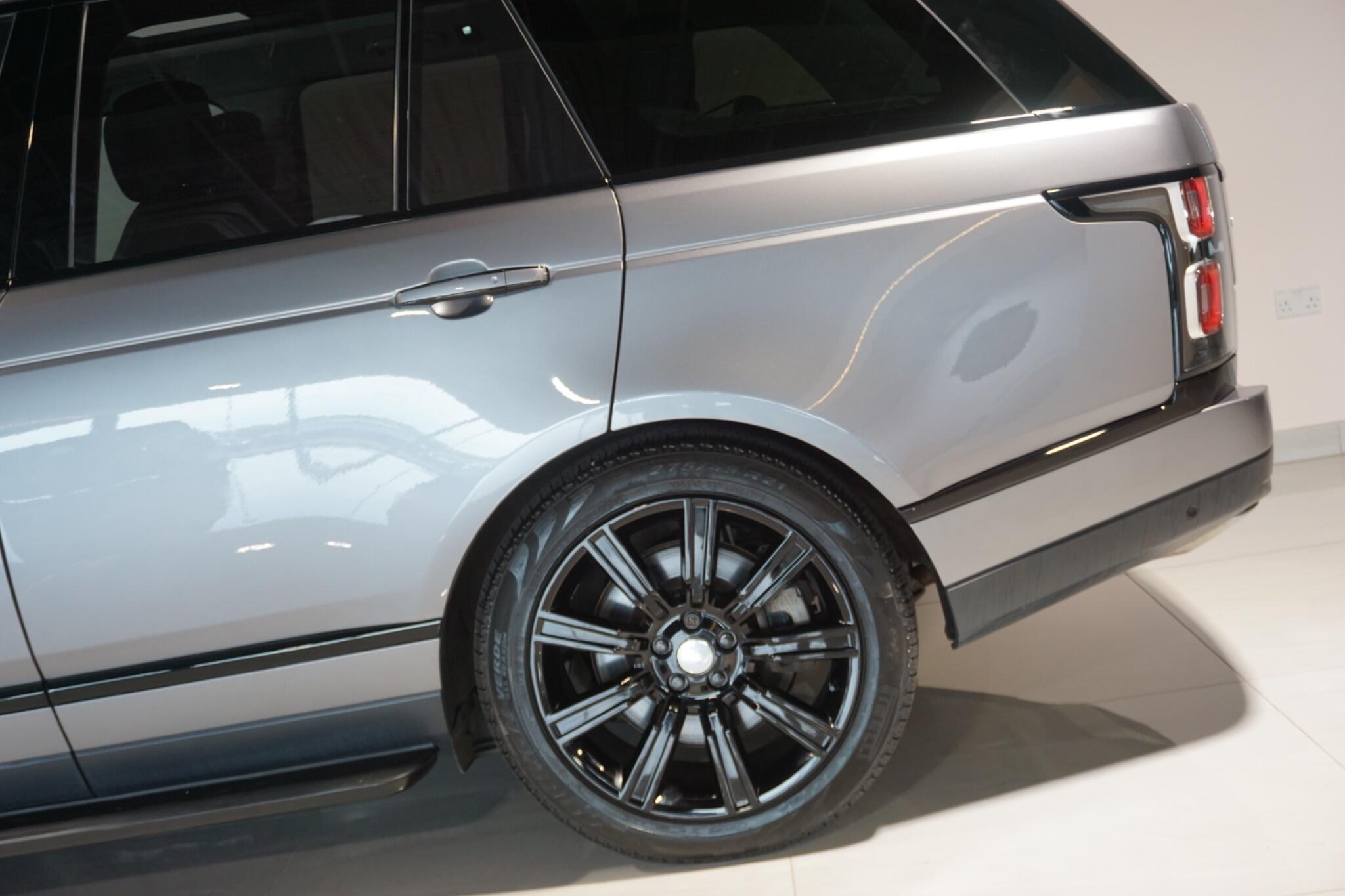 Land Rover Range Rover 2.0 P400e 13.1kWh Autobiography SUV 5dr Petrol Plug-in Hybrid Auto 4WD Euro 6 (s/s) (404 ps)